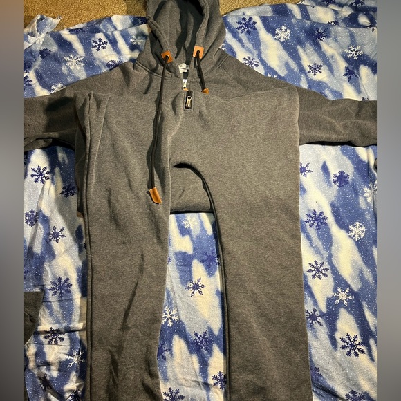 ONESIE with hood and pockets- Men’s large- fuzzy - Picture 1 of 5